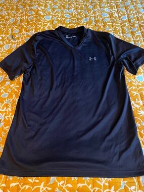 Under Armour Men's Black V-Neck Athletic Performance Tee